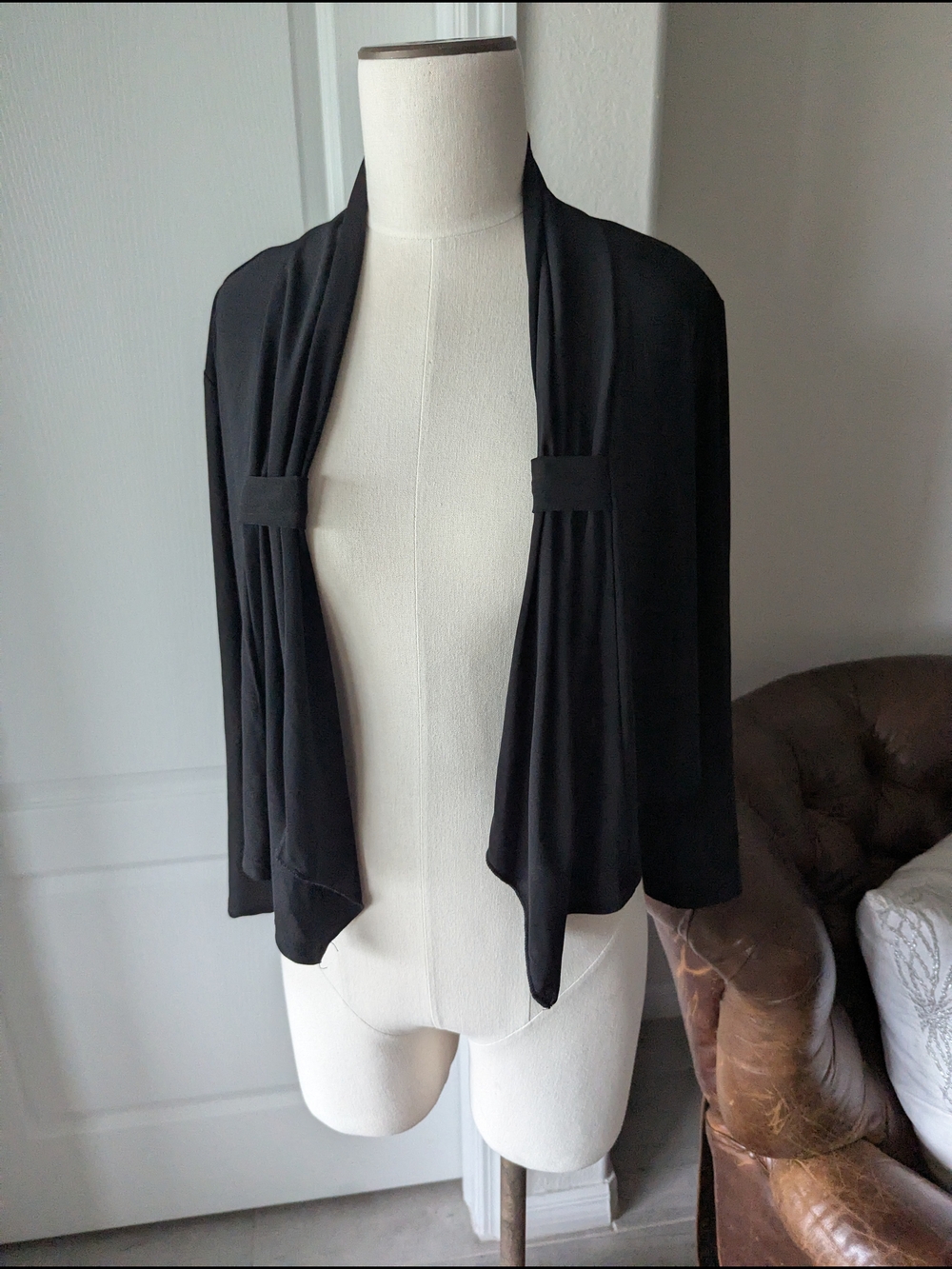 Black Women's Open-Front Draped Cropped Cardigan